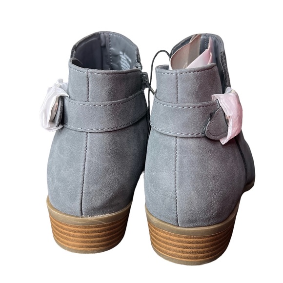 St. John’s Bay NWT Gray Suede Boots Booties With Box Size 8M - Picture 4 of 9